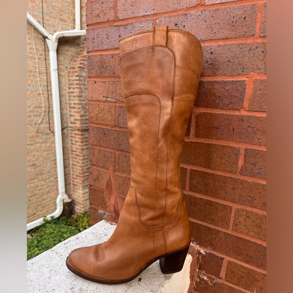 Frye Paige heeled boots- 76571 size 7.5 - Picture 3 of 10